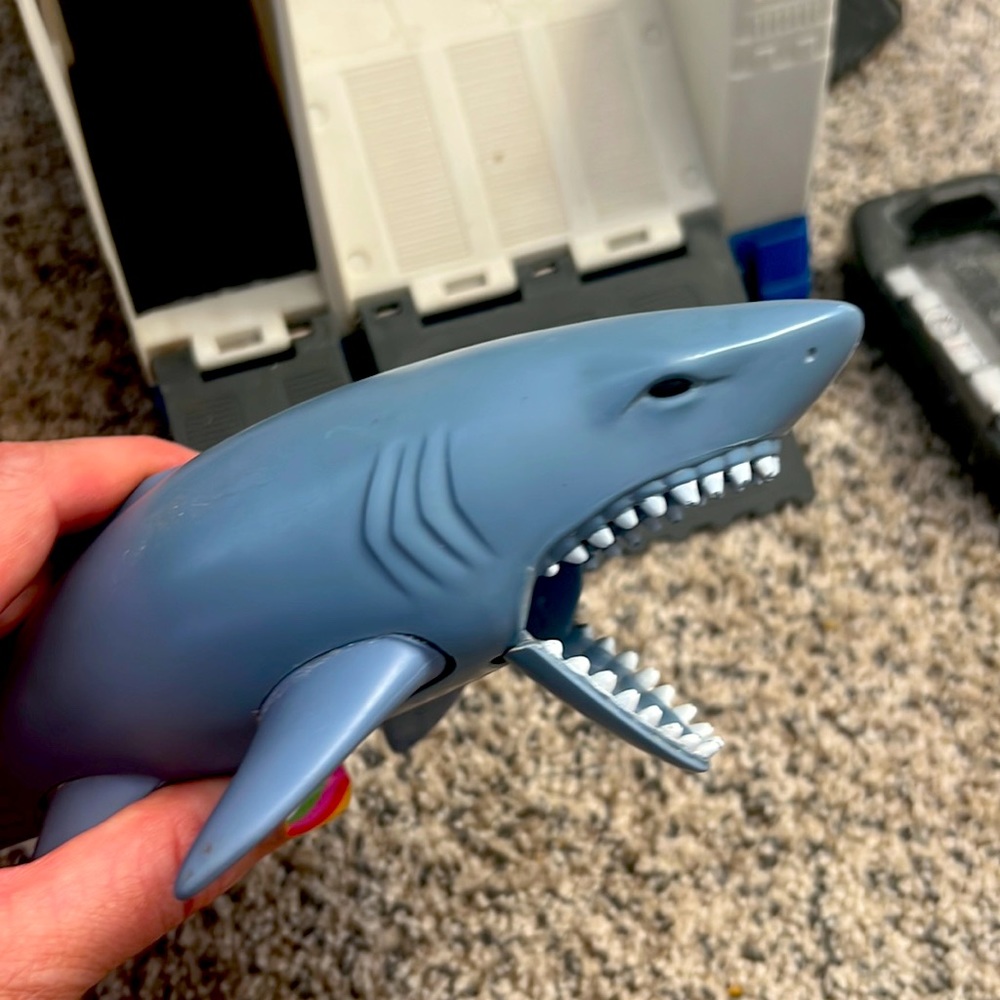 Matchbox Rig Shark Adventure - Picture 8 of 9